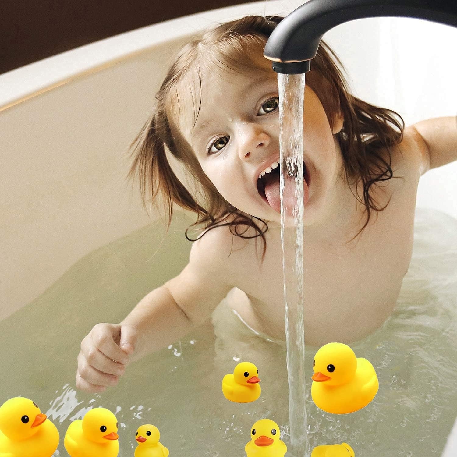 Yellow Rubber Ducks, 7Pcs Preschool Large Bath Toys Bathtub Floating Squeaky Duckies Gift for Baby Shower Infants Kids Toddler Party Decoration (Medium)